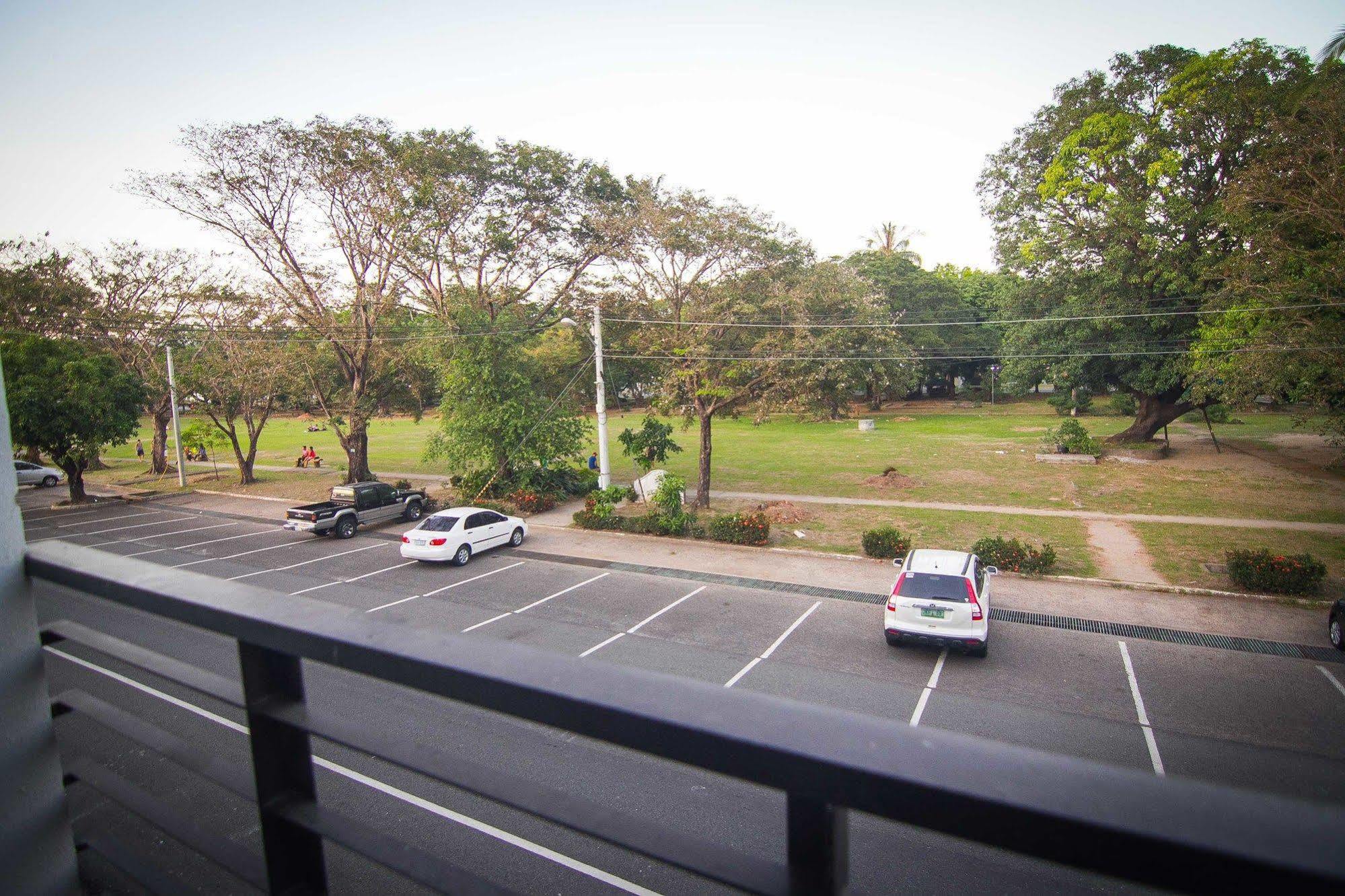 The Reef Hotel And Residences Olongapo Ngoại thất bức ảnh